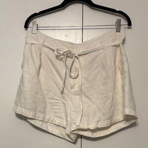 J. Crew Washed Belt Trouser Short in Natural Size 8